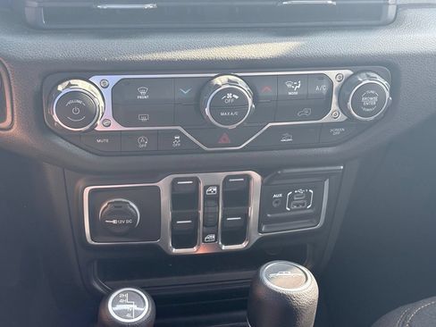 Used 2025 Jeep Gladiator Sport AWD/4WD image 11