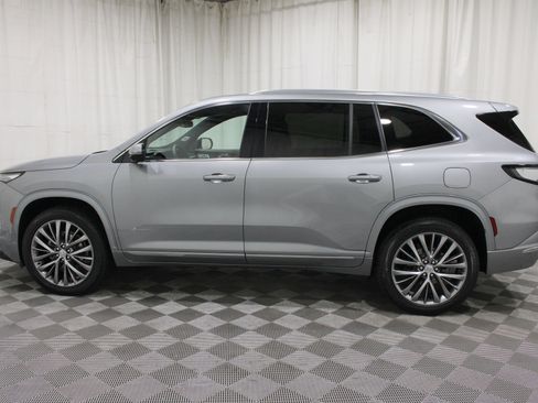 Used 2025 Buick Enclave Avenir AWD/4WD image 35