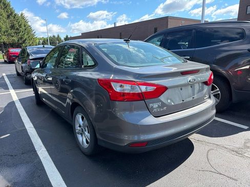 Used 2014 Ford Focus SE FWD image 2