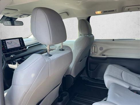 Certified 2023 Toyota Sienna LE FWD image 17