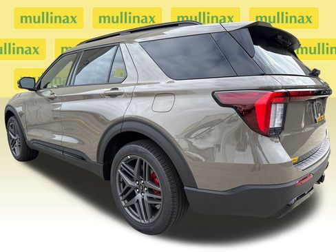 New 2026 Ford Explorer ST-Line w/ ST-Line Street Pack image 4