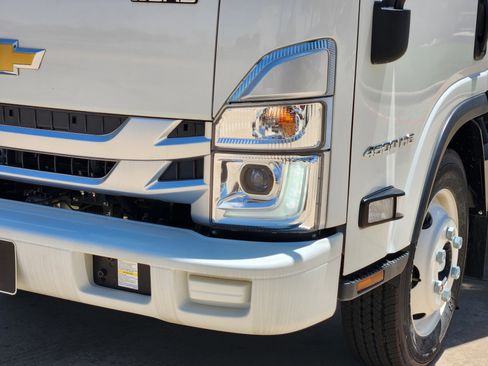 New 2024 Chevrolet Low Cab Forward image 15
