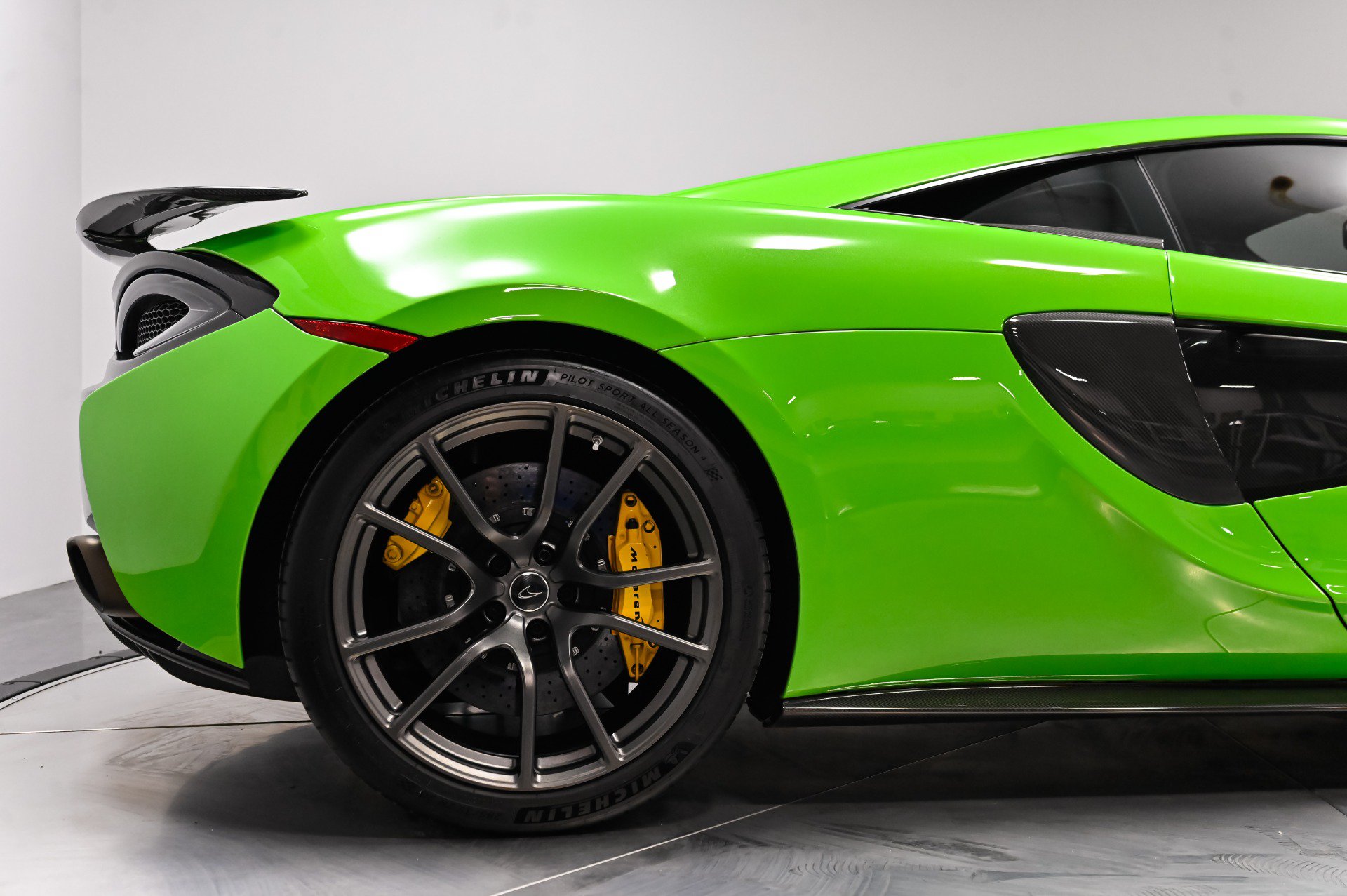 Used 2016 McLaren 570S Coupe RWD image 13