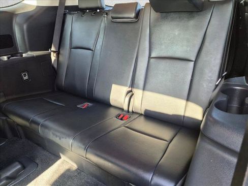 Used 2023 Toyota Highlander XLE FWD image 16