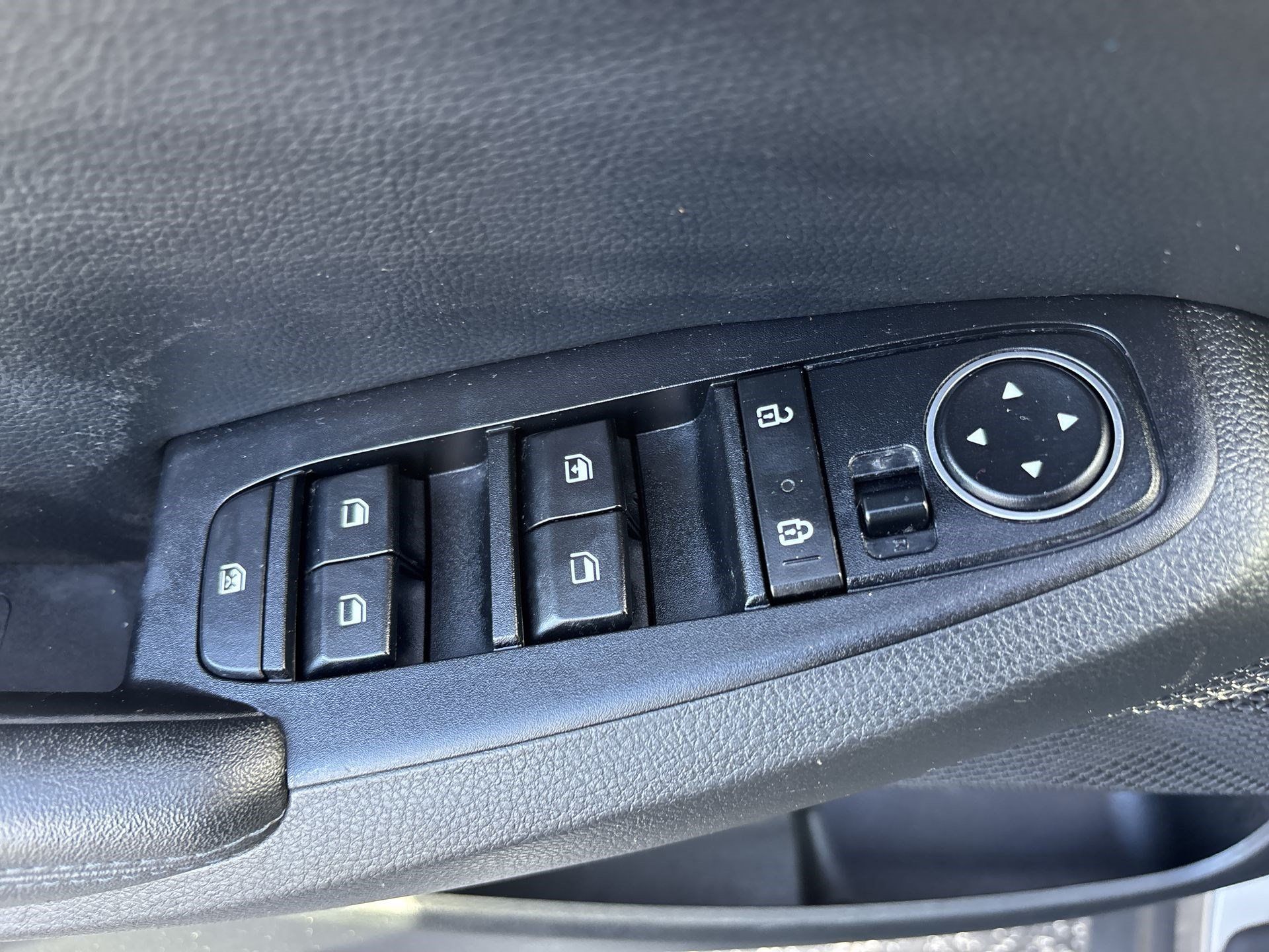 Used 2021 Kia Seltos S FWD image 15