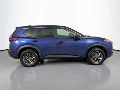 Used 2023 Nissan Rogue S image 8