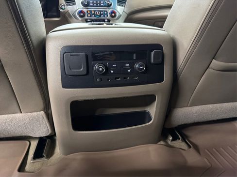 Used 2018 GMC Yukon SLT w/ Premium Edition RWD image 30