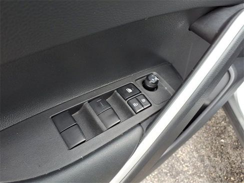 Certified 2024 Toyota Corolla Cross LE image 10