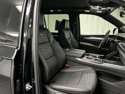 New 2026 Cadillac Escalade ESV V w/ LPO, ONYX Package AWD/4WD image 17