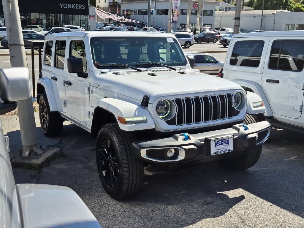 Used 2024 Jeep Wrangler Unlimited Sahara AWD/4WD image 3