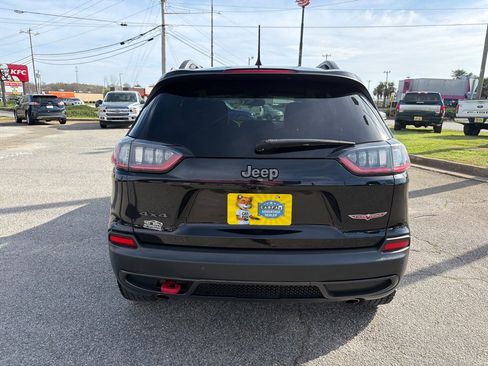 Used 2019 Jeep Cherokee Trailhawk image 6
