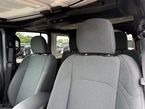 Used 2025 Jeep Wrangler Unlimited Sport AWD/4WD image 23