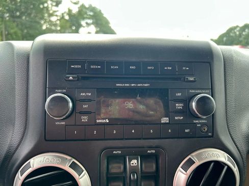 Used 2017 Jeep Wrangler Unlimited Sahara image 16