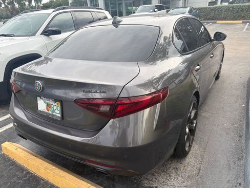Used 2019 Alfa Romeo Giulia RWD image 2