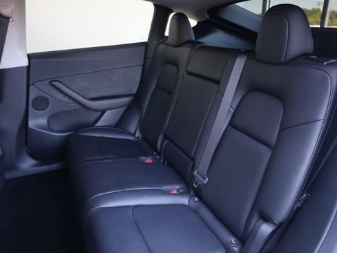 Used 2022 Tesla Model Y Long Range AWD/4WD image 19