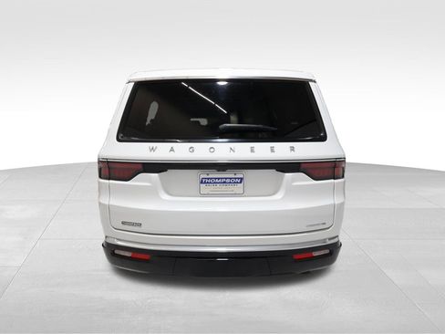 Used 2024 Jeep Wagoneer Series III AWD/4WD image 3