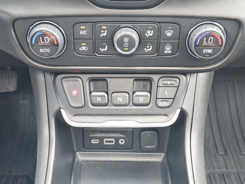 Used 2020 GMC Terrain Denali w/ Denali Premium Package AWD/4WD image 20