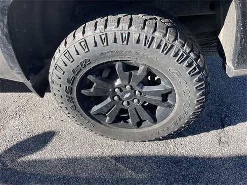 Used 2017 Chevrolet Colorado Z71 w/ Z71 Midnight Edition image 8