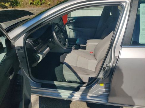 Used 2014 Toyota Camry LE FWD image 11