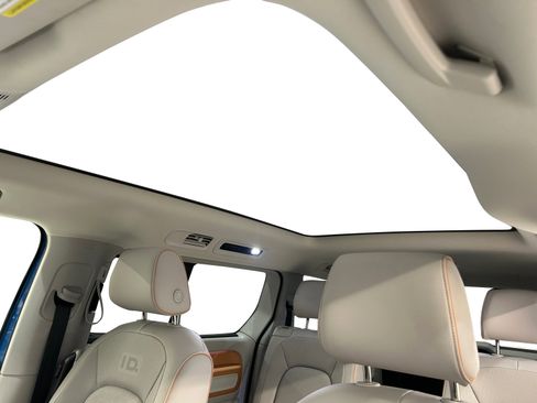 Used 2025 Volkswagen ID. Buzz 1st Edition image 6