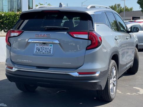 Used 2024 GMC Terrain SLT AWD/4WD image 5