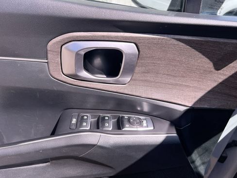 Certified 2025 Kia Soul LX w/ LX Technology Package FWD image 13