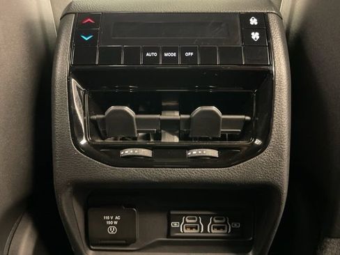 Used 2024 Jeep Grand Cherokee L Altitude image 30