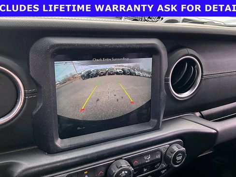 Used 2021 Jeep Wrangler Unlimited Sahara w/ Cold Weather Group AWD/4WD image 16