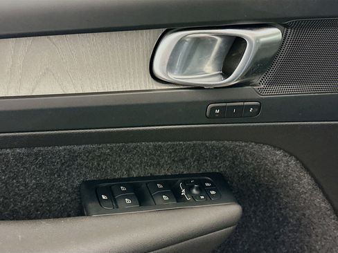 Used 2025 Volvo XC40 B5 Core image 15