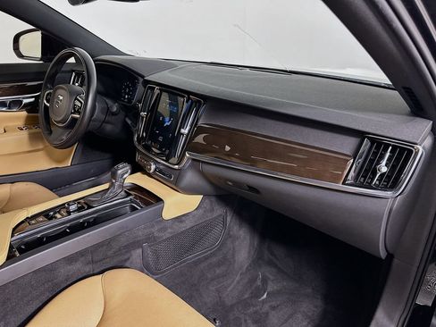Used 2018 Volvo S90 T5 Momentum w/ Momentum Plus Package FWD image 30
