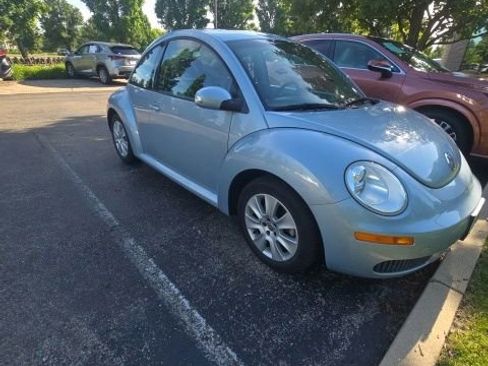Used 2009 Volkswagen Beetle Coupe FWD image 2