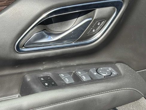 Used 2024 Chevrolet Suburban LT RWD image 27