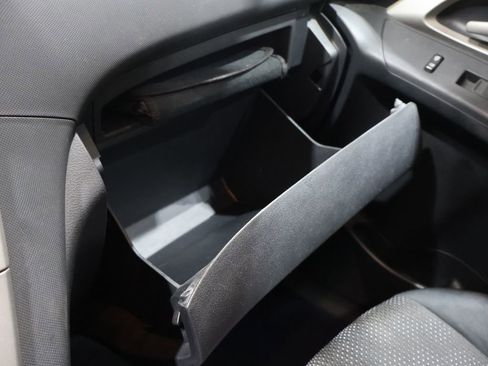 Used 2009 Pontiac Vibe Base w/ Sun And Sound Package image 26