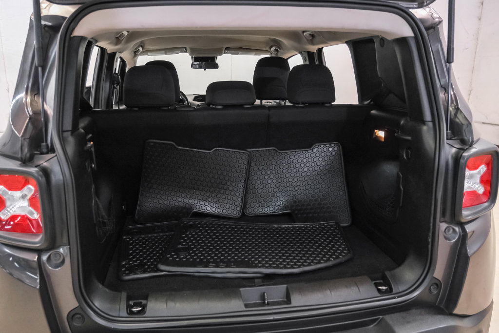 Used 2017 Jeep Renegade Latitude w/ Cold Weather Group AWD/4WD image 47