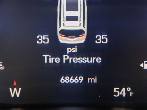 Used 2023 Chrysler Pacifica Touring-L image 16