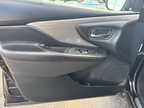 Used 2018 Nissan Murano SV AWD/4WD image 13
