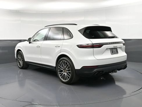 Certified 2022 Porsche Cayenne Platinum Edition AWD/4WD image 3