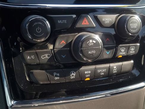 Used 2019 Jeep Grand Cherokee Altitude AWD/4WD image 24