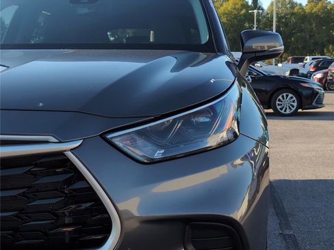 Used 2023 Toyota Highlander L image 34