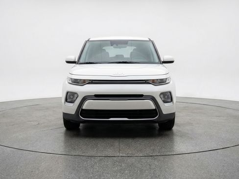 Used 2025 Kia Soul LX w/ LX Technology Package FWD image 2