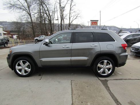 Used 2013 Jeep Grand Cherokee Overland Summit image 4