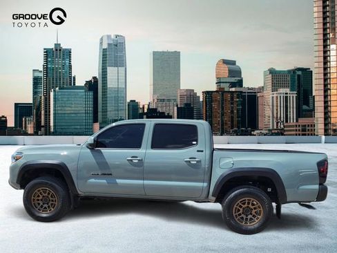 Used 2022 Toyota Tacoma SR5 w/ Trail Edition AWD/4WD image 2