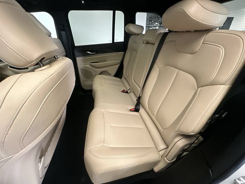Used 2025 Jeep Grand Cherokee Limited AWD/4WD image 22