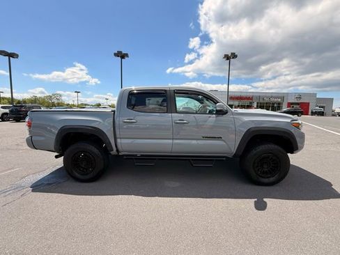 Used 2021 Toyota Tacoma TRD Sport w/ Technology Package AWD/4WD image 4