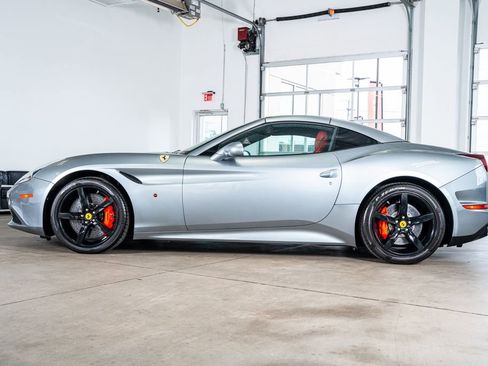 Used 2017 Ferrari California T image 8