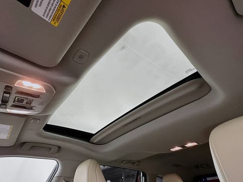 Used 2023 Toyota Highlander Limited image 20