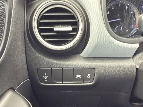 Used 2020 Hyundai Kona SE image 15