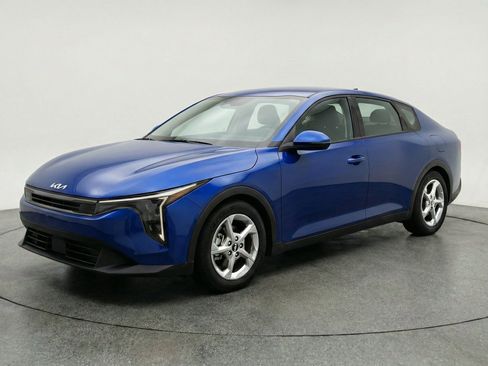 Used 2025 Kia K4 FWD image 3