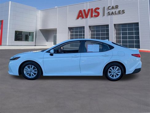 Used 2025 Toyota Camry LE image 10