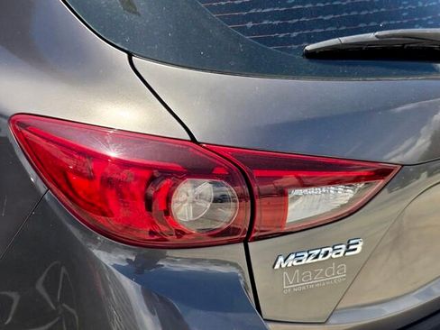 Used 2018 MAZDA MAZDA3 Touring FWD image 8